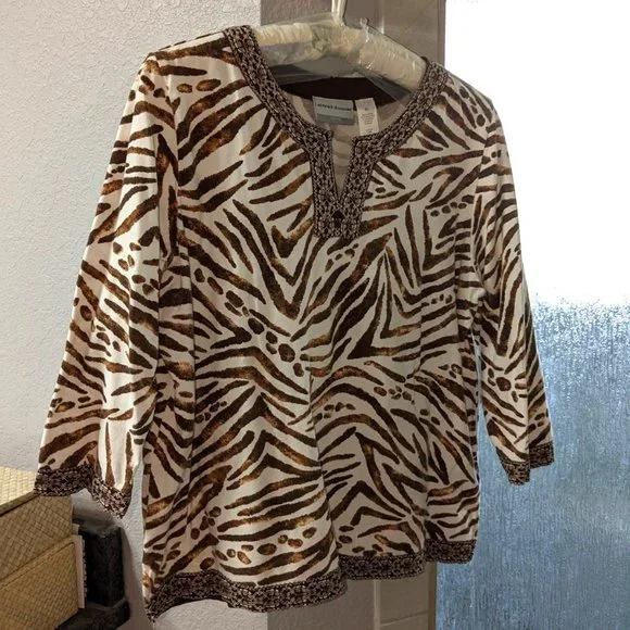 Alfred Dunner Animal Print Pullover Top Sequin Tribal Trim - Picture 6 of 6